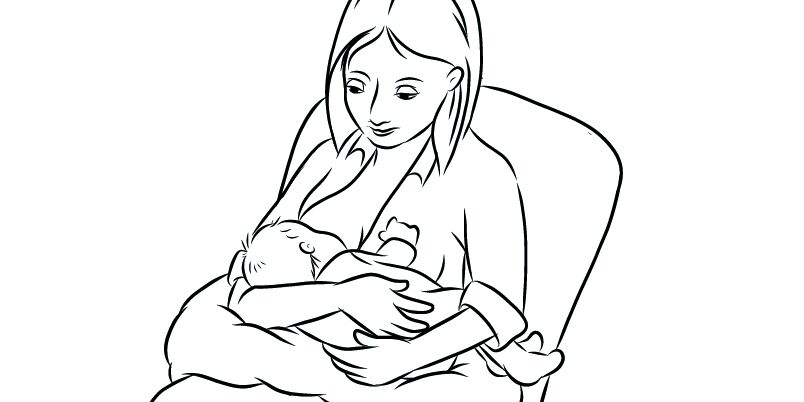 Eine Mutter sitzt und stillt ihr Baby im Wiegegriff.